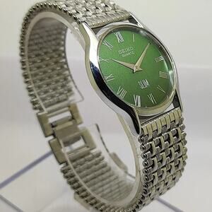 Vintage Style Seiko Quartz Mens Silver Watch & Green accents W/ Metal Strap